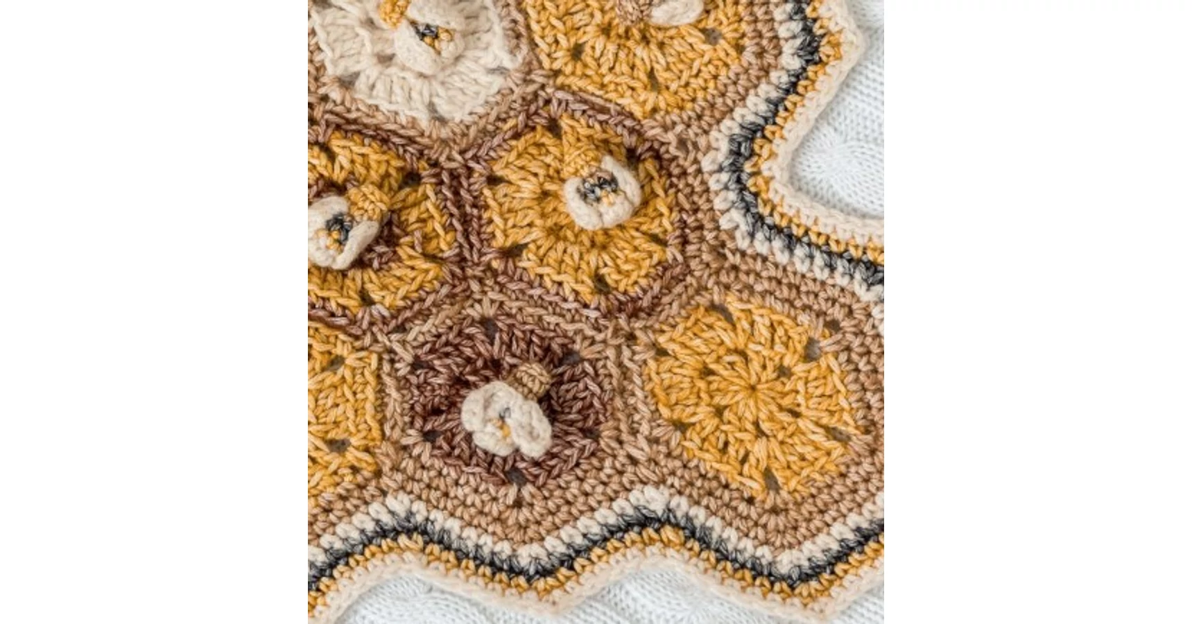 Yarn The After Party Honey Bee Blanket horgolásminta