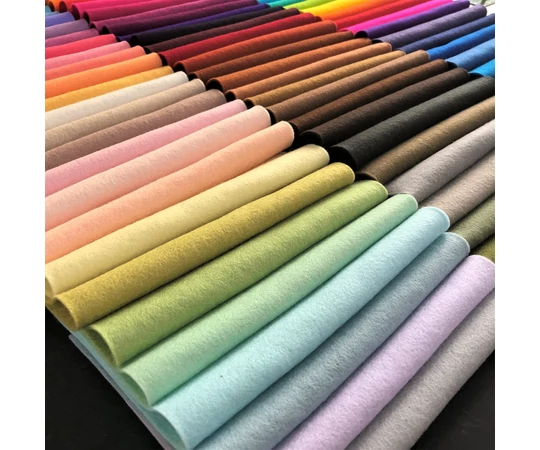 100% gyapjú filc 90 színben